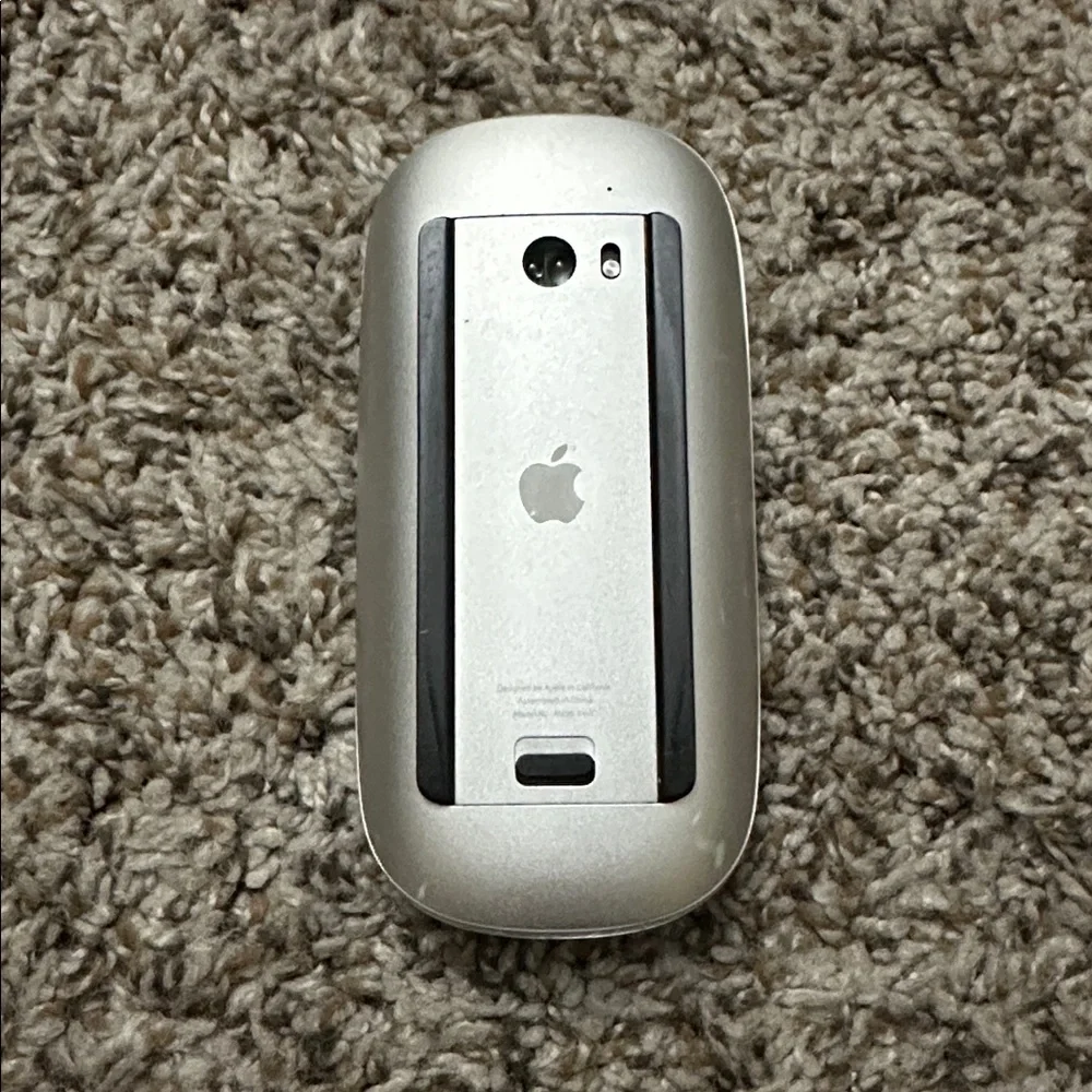 Apple Magic Mouse 1st Generation Wireless Mouse Battery Operated White